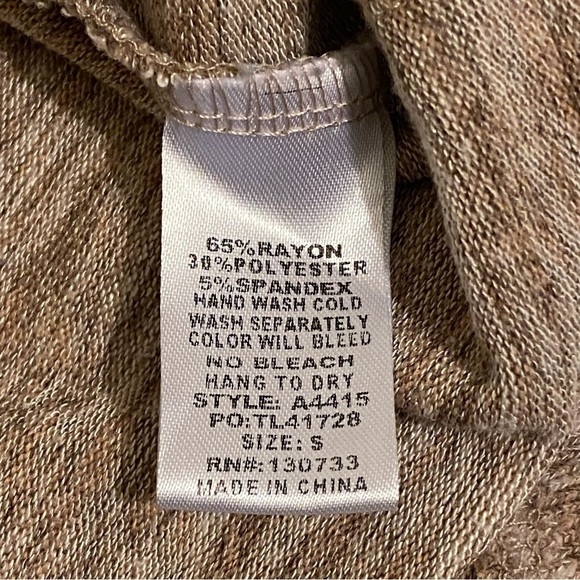 Umgee Blouse Size Small Tunic Oversized Boho Rose Gathered Front Long Sleeves - Picture 8 of 8